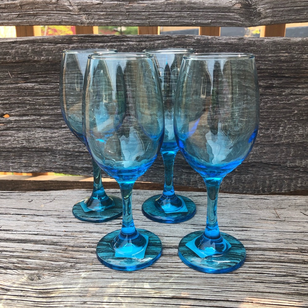 Vibrant Blue Wine Glass Set